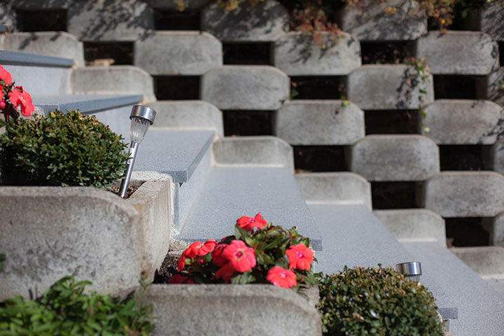 Außenanlage in PADANG DARK, geflammte Oberfläche