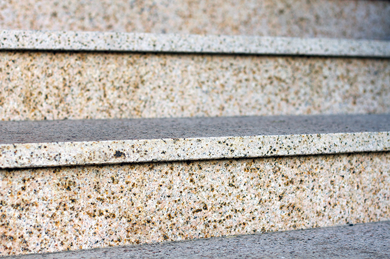 Außenstiege in GOLDEN LEAF,
geflammte Oberfläche