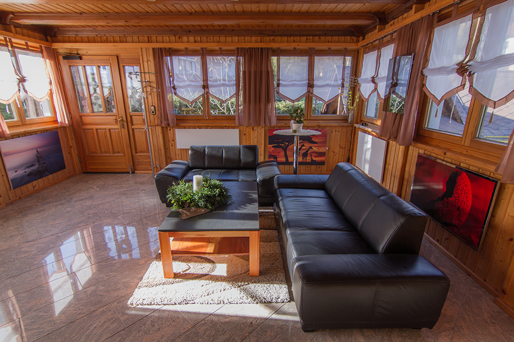 Schauraum INFRA EVOLUTION HEIZSYSTEME und JUPARANA COLOMBO in polierter Oberfläche